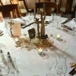 mariage bois flotté, table invités, centre de table composition en bois flotté