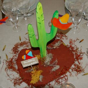 mariage Mexique, centre enfants cactus en carton