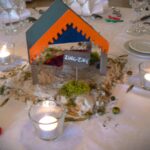 mariage guadeloupe, centre de table invités, cabane en bois et hamac