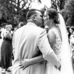 Couple de mariés qui s
