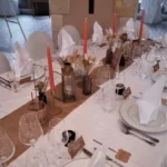 Mariage Bohême terracotta, centre de table invités avec lanterne dorée