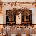 Décoration mariage bleu navy/burgundy, table d