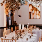Décoration mariage bleu navy/burgundy table d
