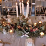Décoration mariage bleu navy/burgundy, table d