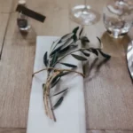 mariage sous les oliviers, décoration de serviette branche d
