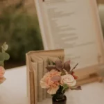 Fleurs sur la table Mariage champêtre terracotta