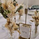 centre de table avec fioles fleurs séchées pour un mariage pampas naturel végétal