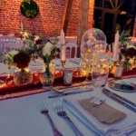 mariages ri lankais, sari pour chemin de table pour les table des mariés
