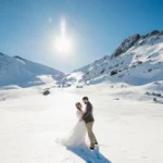 Mariage au soleil sur les pistes enneigées