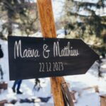 mariage à la neige, panneau directionnel