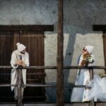 mariage à la neige, les mariés au chalet