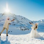 bataille de boules de neige pour un mariage en montagne