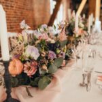 chemin de table fleuri mariage Bridgerton