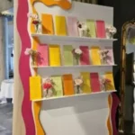 Plan de table étagère mariage coloré