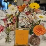 centre de table fleuri mariage coloré