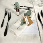 mariage grands vins, porte-nom noué à la serviette